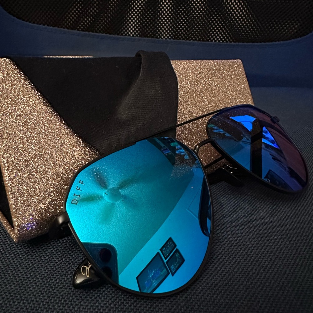 Diff blue sunglasses